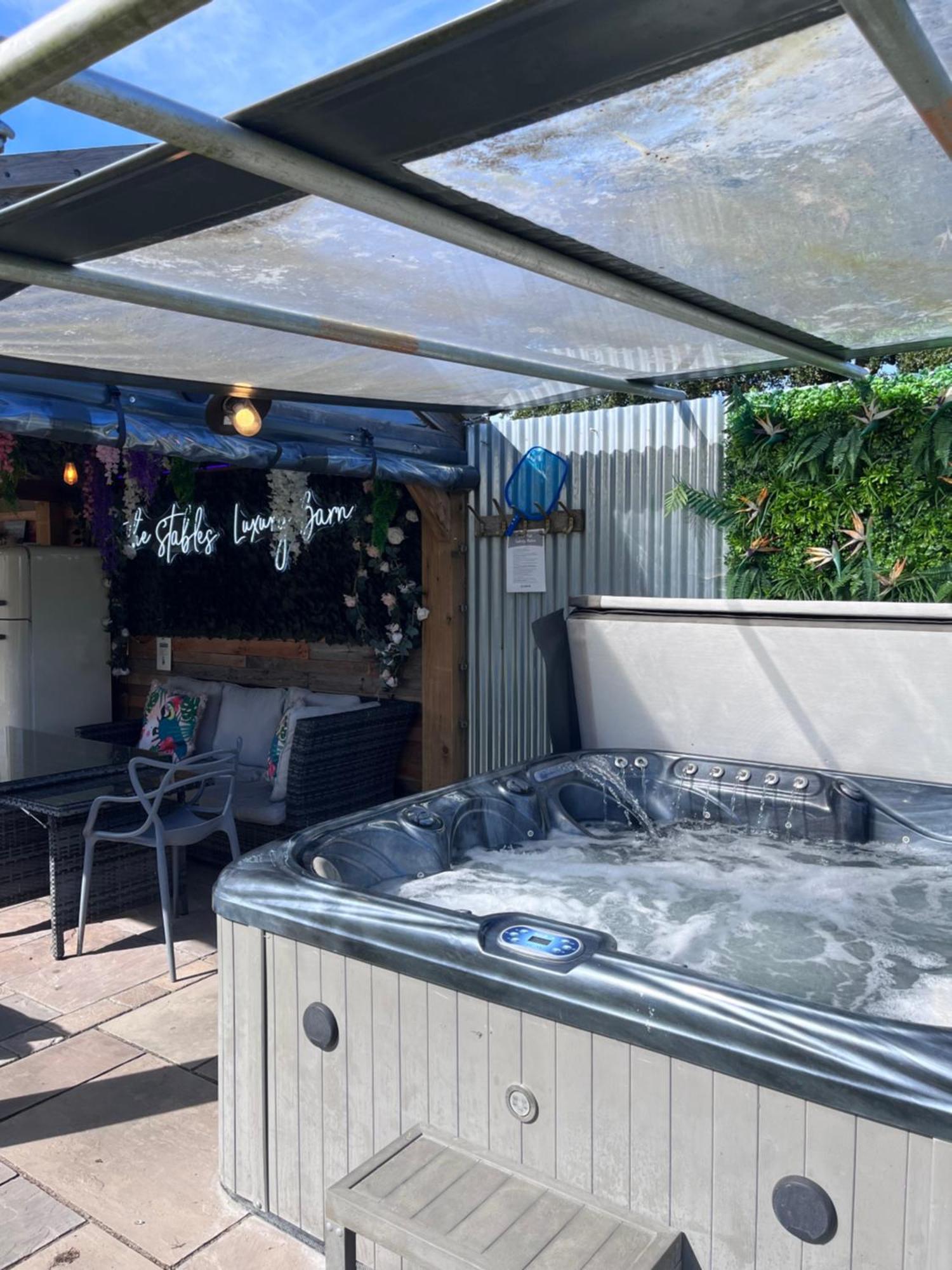 The Stables Luxury House With Hot Tub Apartment York Exterior photo